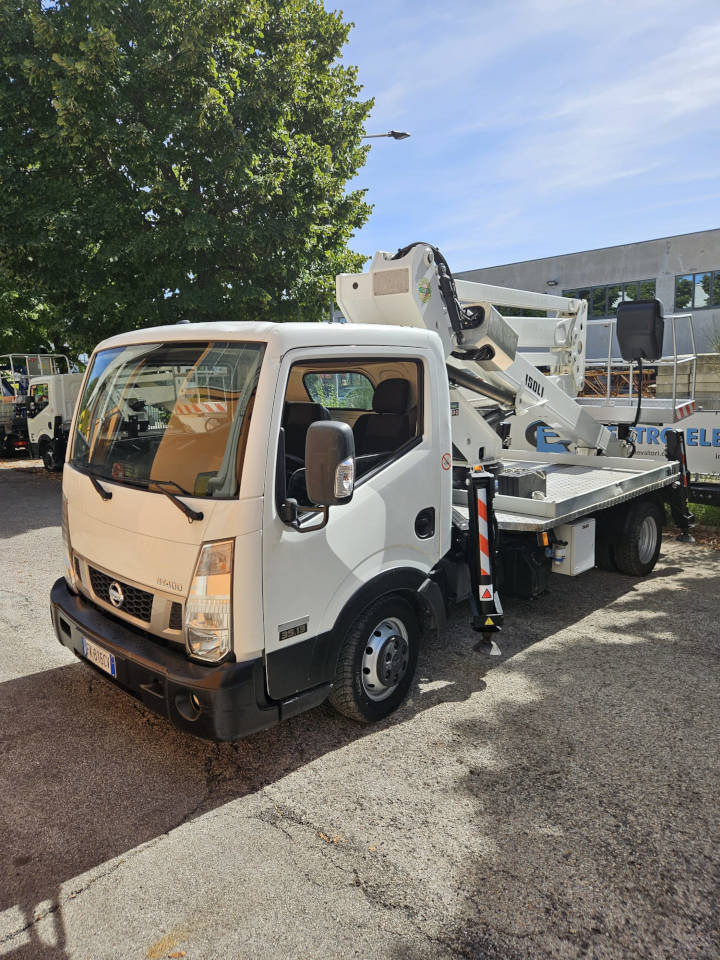 ISOLI PNT 205 - Camion avec nacelle: photos 2 ISOLI PNT 205 - Camion avec nacelle: photos 2