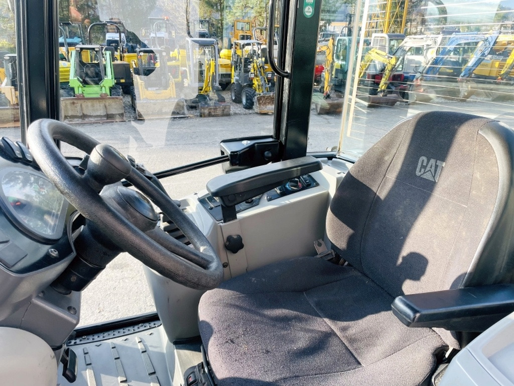 Caterpillar 908M (3893) - Chargeuse sur pneus: photos 5 Caterpillar 908M (3893) - Chargeuse sur pneus: photos 5