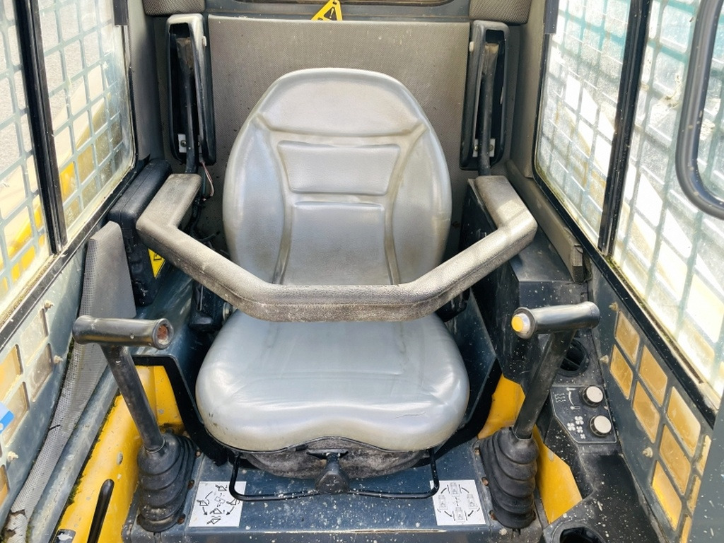 Gehl SL4240 (4090) - Mini chargeuse: photos 5 Gehl SL4240 (4090) - Mini chargeuse: photos 5