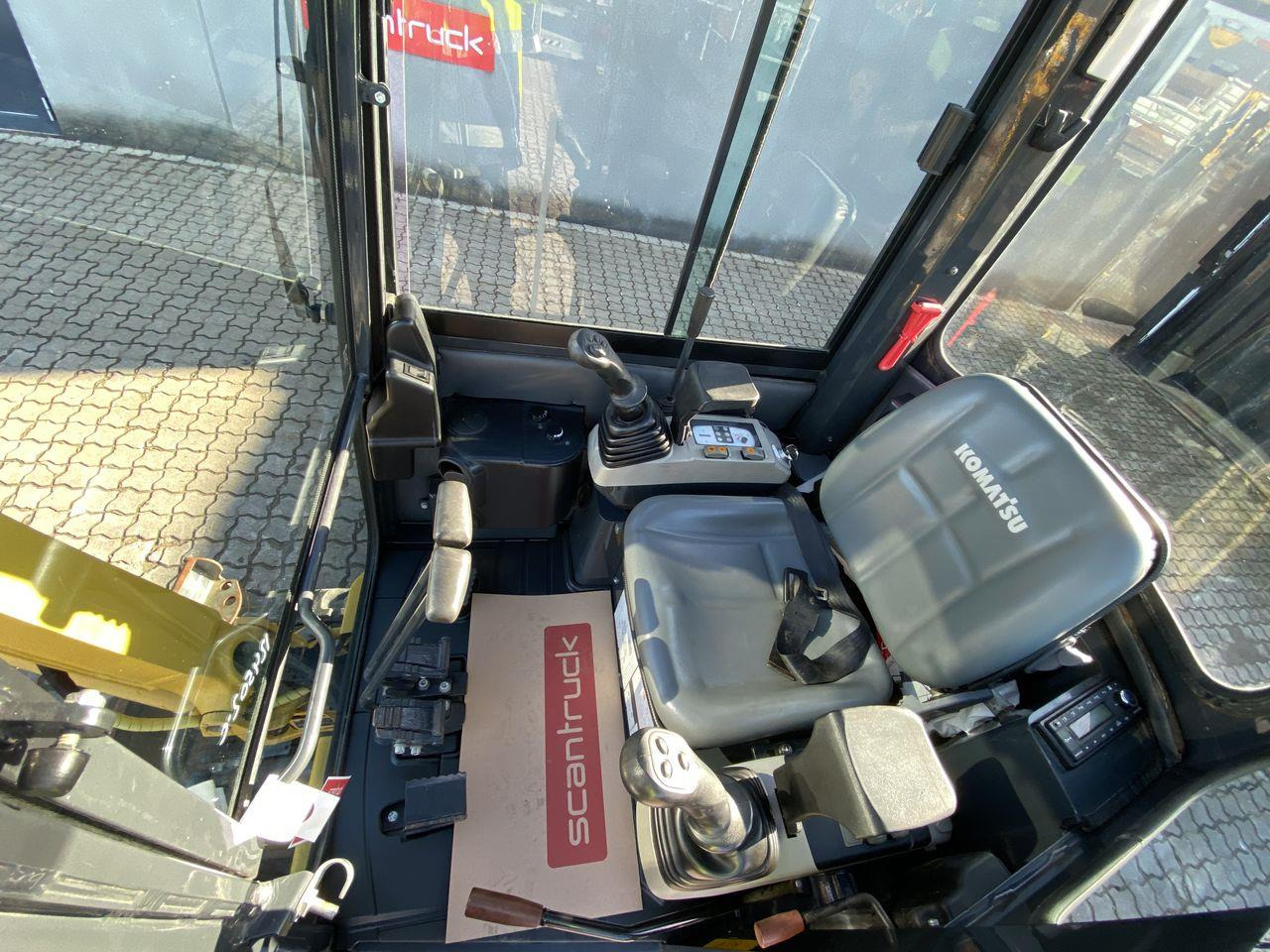 Komatsu PC16R-3HS - Mini pelle: photos 3 Komatsu PC16R-3HS - Mini pelle: photos 3