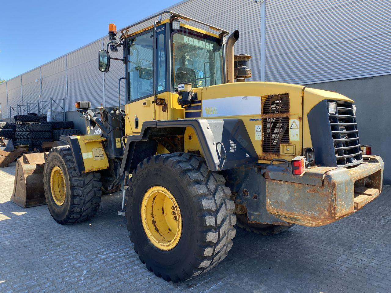 Komatsu WA250PZ-5 - Chargeuse sur pneus: photos 2 Komatsu WA250PZ-5 - Chargeuse sur pneus: photos 2