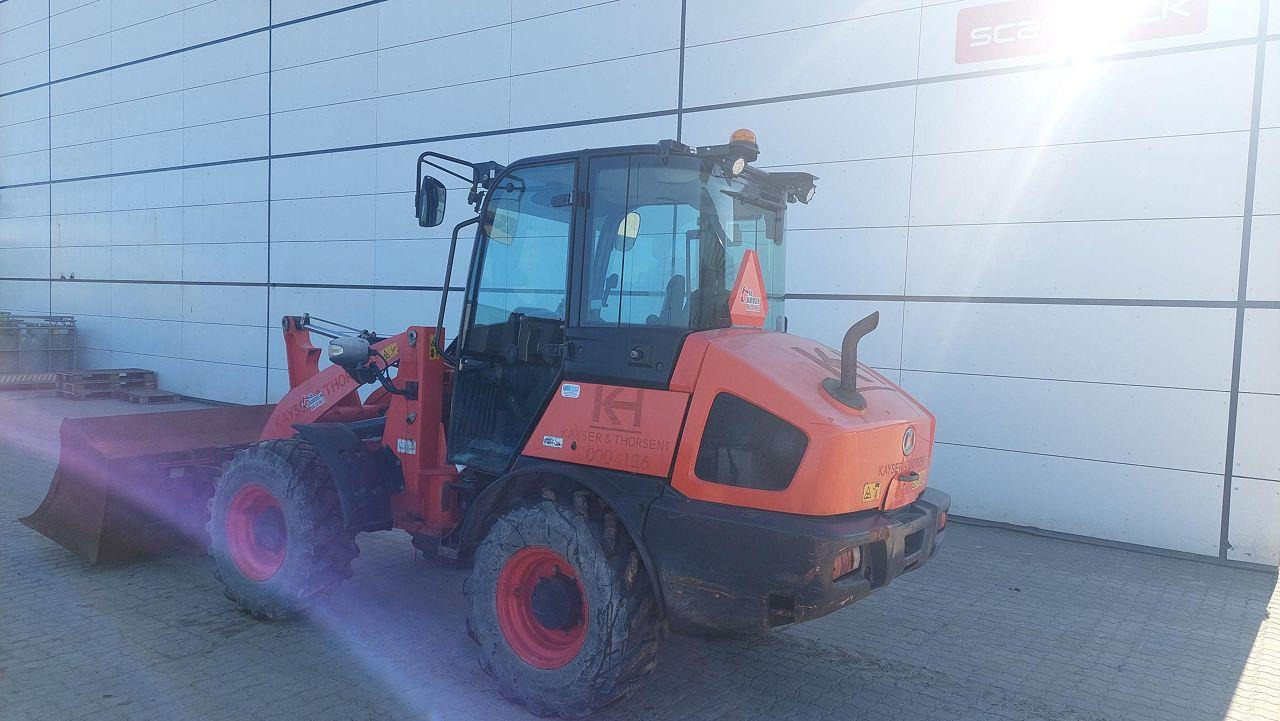 Kubota R085 - Valet de ferme: photos 2 Kubota R085 - Valet de ferme: photos 2