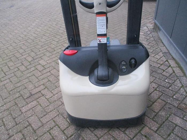 Crown WF 3000-1.0 TL - Gerbeur: photos 4 Crown WF 3000-1.0 TL - Gerbeur: photos 4