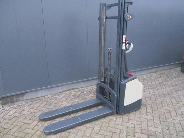 Crown WF 3000-1.0 TL - Gerbeur: photos 2 Crown WF 3000-1.0 TL - Gerbeur: photos 2