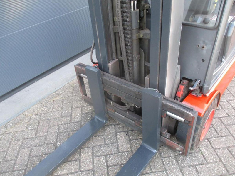 Linde E 16C - Chariot élévateur électrique: photos 3 Linde E 16C - Chariot élévateur électrique: photos 3