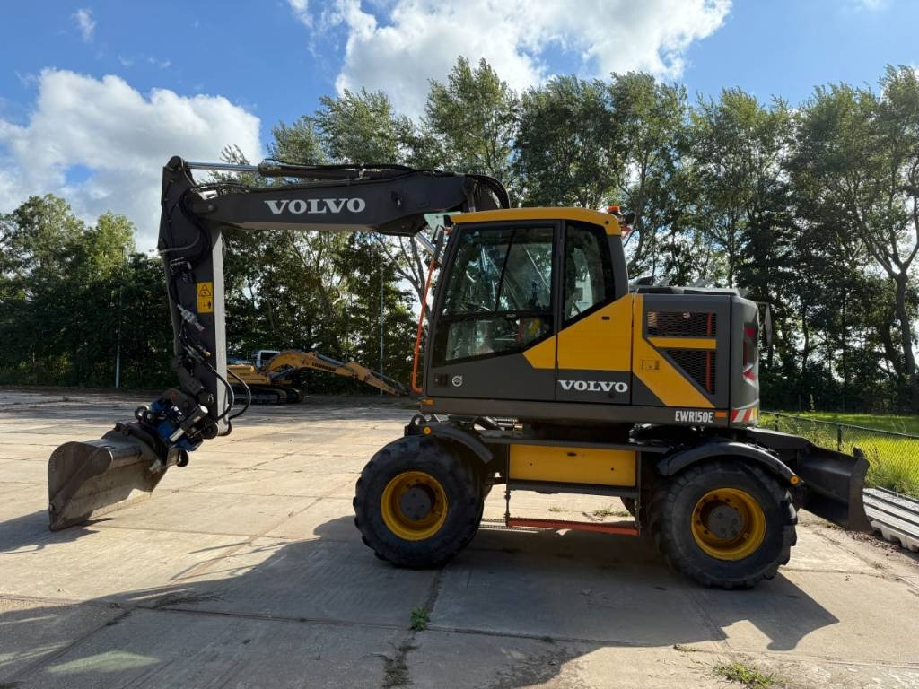 Volvo EWR 150 E  - Pelle sur pneus: photos 1 Volvo EWR 150 E  - Pelle sur pneus: photos 1