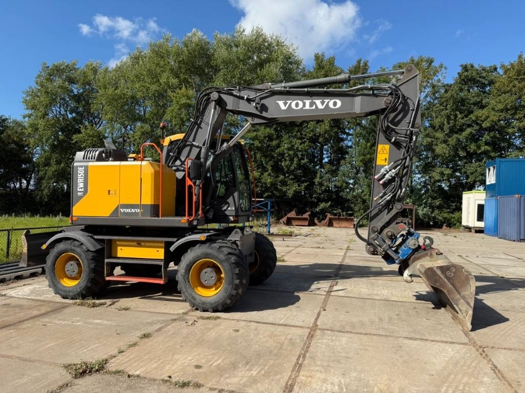 Volvo EWR 150 E  - Pelle sur pneus: photos 2 Volvo EWR 150 E  - Pelle sur pneus: photos 2