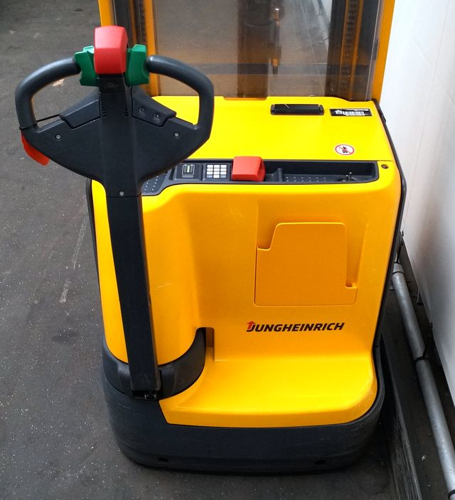 Jungheinrich EJC214 - Gerbeur: photos 3 Jungheinrich EJC214 - Gerbeur: photos 3