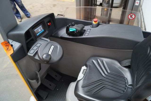 Jungheinrich ETV C16 - Chariot à mât rétractable: photos 3 Jungheinrich ETV C16 - Chariot à mât rétractable: photos 3