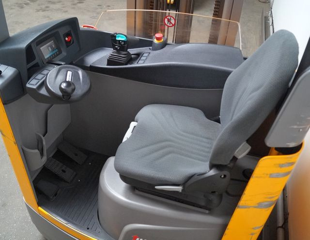 Jungheinrich ETV214 - Chariot à mât rétractable: photos 3 Jungheinrich ETV214 - Chariot à mât rétractable: photos 3