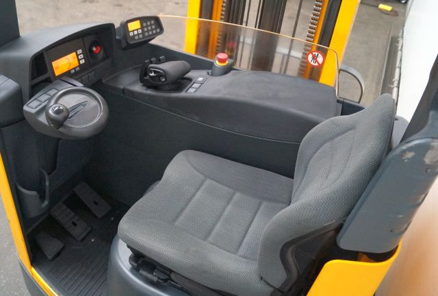 Jungheinrich ETV214 - Chariot à mât rétractable: photos 3 Jungheinrich ETV214 - Chariot à mât rétractable: photos 3