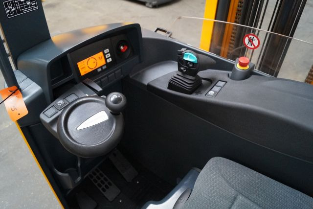 Jungheinrich ETV214 - Chariot à mât rétractable: photos 3 Jungheinrich ETV214 - Chariot à mât rétractable: photos 3