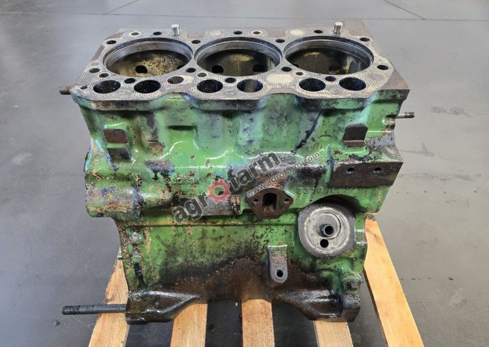 Blok silnika John Deere 1950 1850 1750 1550 1350 - Moteur pour Camion: photos 1 Blok silnika John Deere 1950 1850 1750 1550 1350 - Moteur pour Camion: photos 1