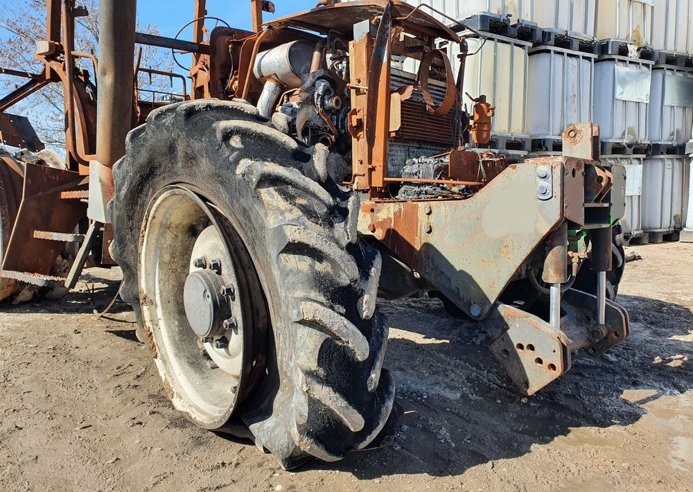 Claas Ares Renault 556 wał blok silnik głowica most zwolnica skrzynia - Boîte de vitesse pour Machine agricole: photos 2 Claas Ares Renault 556 wał blok silnik głowica most zwolnica skrzynia - Boîte de vitesse pour Machine agricole: photos 2