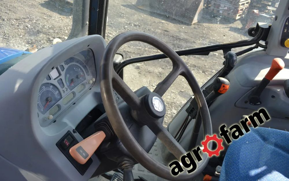 New Holland T5050 skrzynia silnik most obudowa piasta blok zawór - Boîte de vitesse pour Machine agricole: photos 4 New Holland T5050 skrzynia silnik most obudowa piasta blok zawór - Boîte de vitesse pour Machine agricole: photos 4