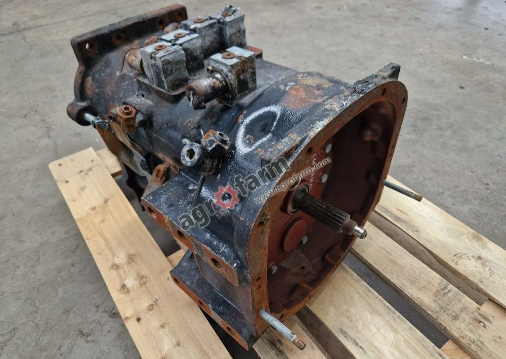 Skrzynia biegów Case Luxxum 120 ZF - Boîte de vitesse: photos 1 Skrzynia biegów Case Luxxum 120 ZF - Boîte de vitesse: photos 1