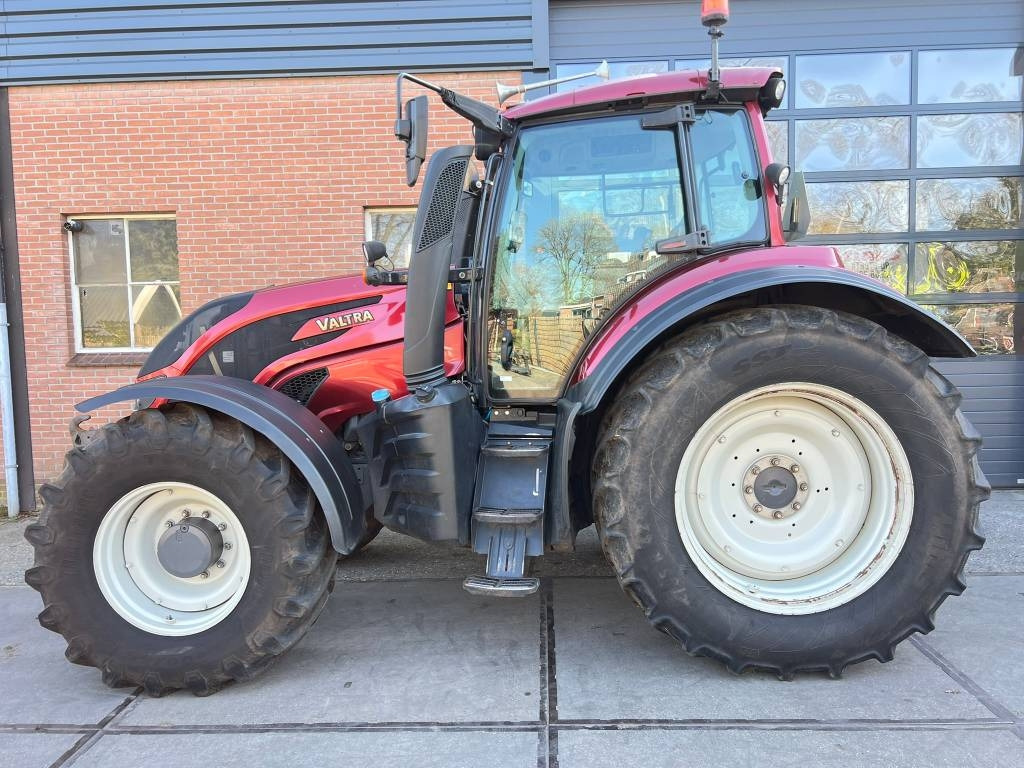Valtra T 174 Versu - Tracteur agricole: photos 2 Valtra T 174 Versu - Tracteur agricole: photos 2