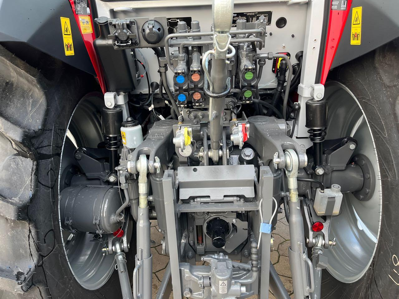 Massey Ferguson 5M.115 Dyna-4 Essential - Tracteur agricole: photos 5 Massey Ferguson 5M.115 Dyna-4 Essential - Tracteur agricole: photos 5