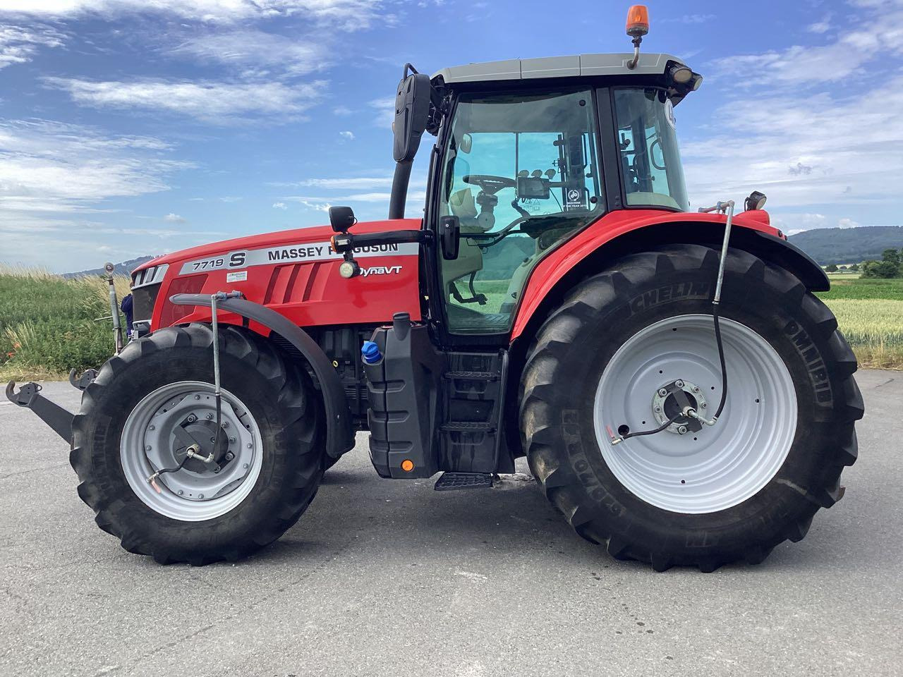 Massey Ferguson 7719 Exclusive Dyna VT - Tracteur agricole: photos 2 Massey Ferguson 7719 Exclusive Dyna VT - Tracteur agricole: photos 2