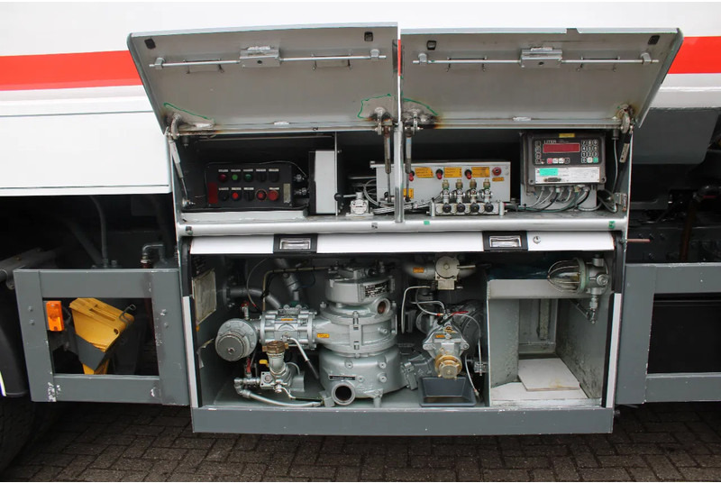 DAF CF 85.430 + PUMP/METERS + 4 COMPART / 15.000 LITER + COMPLETE SYSTEM WORKING - Camion citerne: photos 5 DAF CF 85.430 + PUMP/METERS + 4 COMPART / 15.000 LITER + COMPLETE SYSTEM WORKING - Camion citerne: photos 5