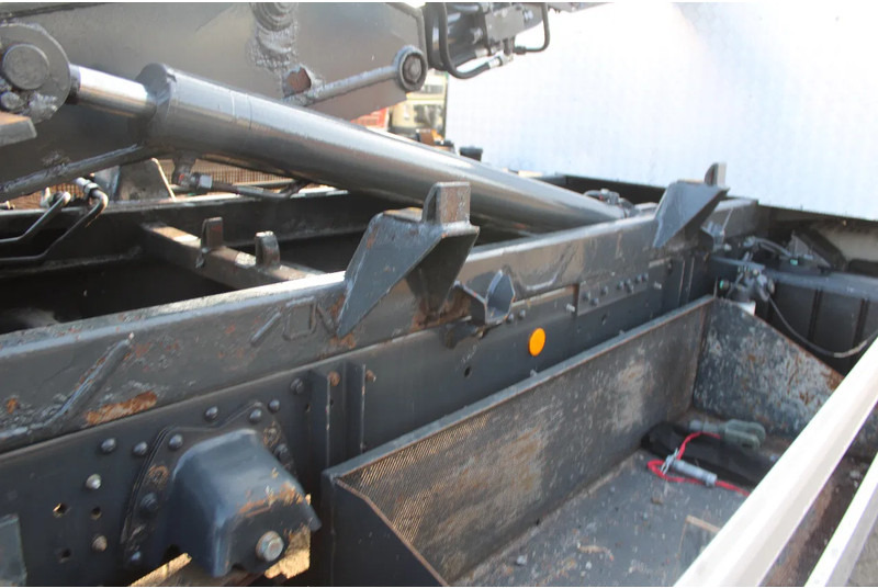 Iveco Eurocargo 150E18 + manual + 3p - Camion ampliroll: photos 5 Iveco Eurocargo 150E18 + manual + 3p - Camion ampliroll: photos 5