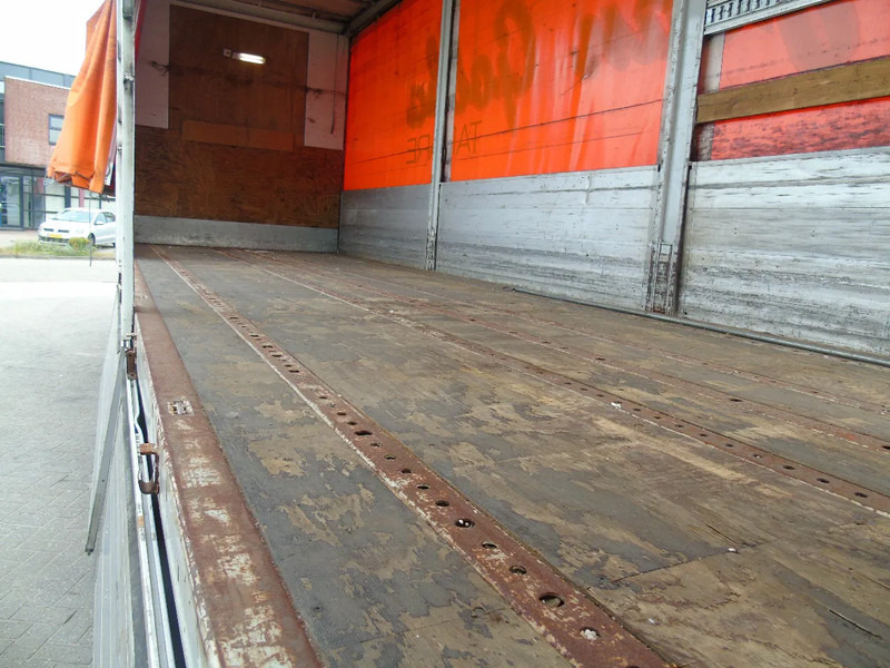 Iveco Eurocargo 190EL28 + LIFT + EURO 5 - Camion à rideaux coulissants: photos 5 Iveco Eurocargo 190EL28 + LIFT + EURO 5 - Camion à rideaux coulissants: photos 5