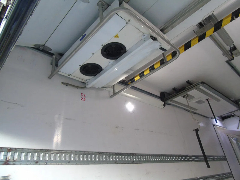 Mercedes-Benz Antos 1932 + EURO 6 + CARRIER + LIFT - Camion frigorifique: photos 5 Mercedes-Benz Antos 1932 + EURO 6 + CARRIER + LIFT - Camion frigorifique: photos 5