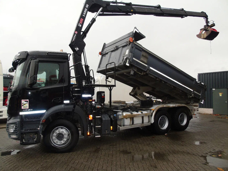 Mercedes-Benz Arocs 2643 + HIAB HIDUO 188B-3 + 6X4 + 3 SIDE TIPPER + REMOTE - Camion benne, Camion grue: photos 4 Mercedes-Benz Arocs 2643 + HIAB HIDUO 188B-3 + 6X4 + 3 SIDE TIPPER + REMOTE - Camion benne, Camion grue: photos 4