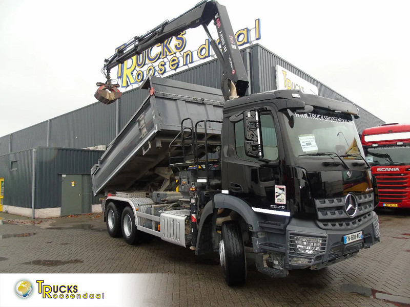 Mercedes-Benz Arocs 2643 + HIAB HIDUO 188B-3 + 6X4 + 3 SIDE TIPPER + REMOTE - Camion benne, Camion grue: photos 1 Mercedes-Benz Arocs 2643 + HIAB HIDUO 188B-3 + 6X4 + 3 SIDE TIPPER + REMOTE - Camion benne, Camion grue: photos 1