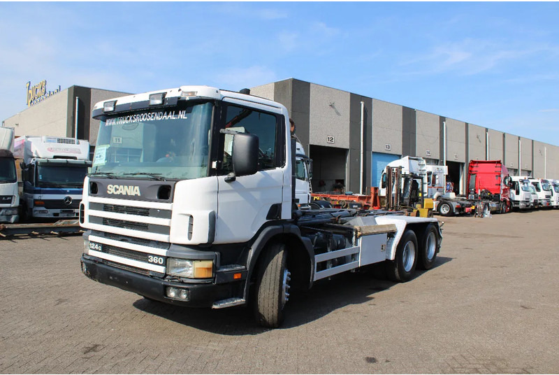 Scania P124-360 + HOOK + 6X2 + MANUAL + EURO 2 - Camion ampliroll: photos 3 Scania P124-360 + HOOK + 6X2 + MANUAL + EURO 2 - Camion ampliroll: photos 3