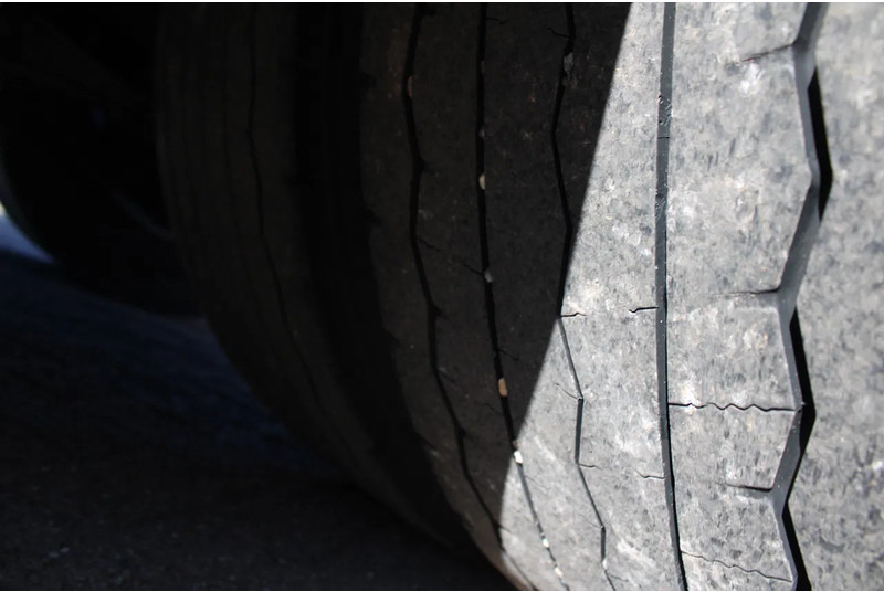 Tracteur routier MAN TGX 19.420 + SPOILER: photos 14