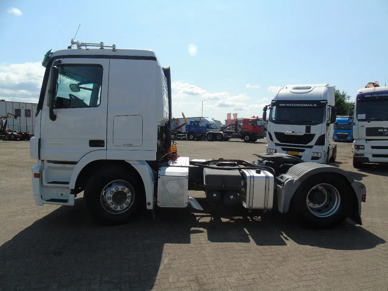 Mercedes-Benz Actros 1846 + RETARDER + EURO 5 + MP3 + 2 PEDALS + PTO - Tracteur routier: photos 3 Mercedes-Benz Actros 1846 + RETARDER + EURO 5 + MP3 + 2 PEDALS + PTO - Tracteur routier: photos 3