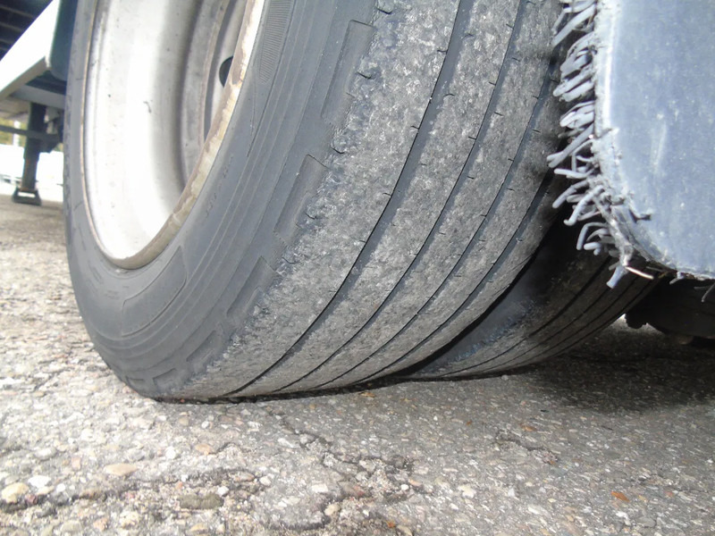 Semi-remorque fourgon Van Hool 2 instock + rollers + hydra + 3.04 height: photos 13 Semi-remorque fourgon Van Hool 2 instock + rollers + hydra + 3.04 height: photos 13