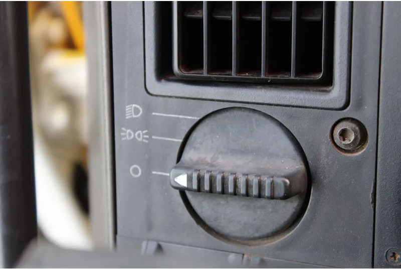 Camion grue Volvo FL10 8X4 + GROMACH 34 mtr. + EURO 2: photos 19 Camion grue Volvo FL10 8X4 + GROMACH 34 mtr. + EURO 2: photos 19