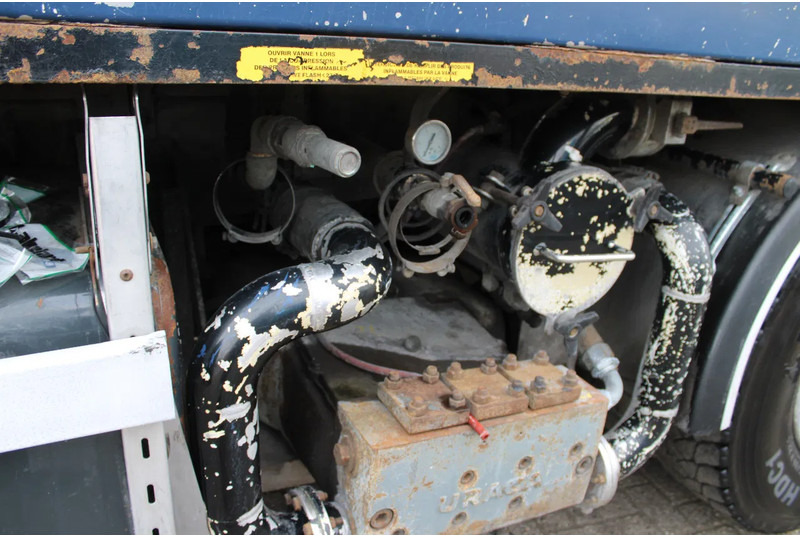 Volvo FM 12.340 + stokota 14.000L + manual - Camion hydrocureur: photos 5 Volvo FM 12.340 + stokota 14.000L + manual - Camion hydrocureur: photos 5