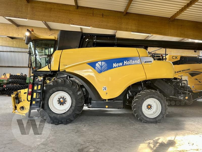 New Holland CR 9090 - Moissonneuse-batteuse: photos 1 New Holland CR 9090 - Moissonneuse-batteuse: photos 1