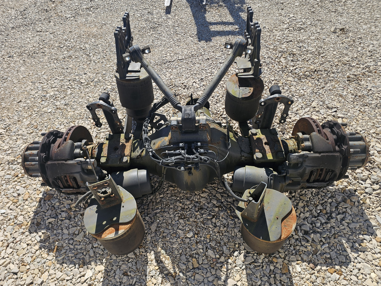 MERCEDES-BENZ ACTROS MP4 / COMPLETE REAR AXLE / R440 /RATIO: 2.733 - Essieu arrière: photos 5 MERCEDES-BENZ ACTROS MP4 / COMPLETE REAR AXLE / R440 /RATIO: 2.733 - Essieu arrière: photos 5