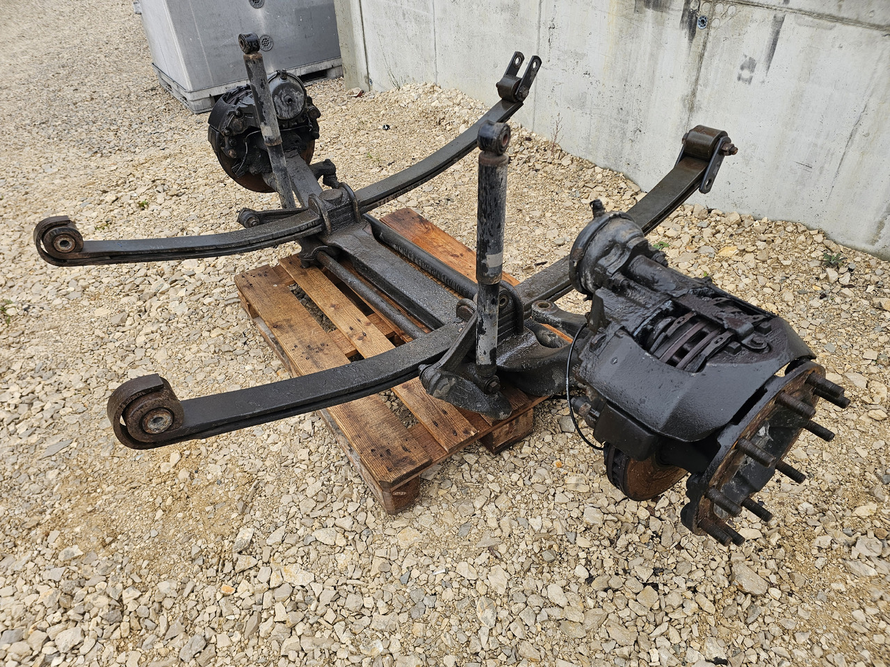 RENAULT MAGNUM DXI / COMPLETE FRONT AXLE / HUB SPRING - Essieu avant: photos 4 RENAULT MAGNUM DXI / COMPLETE FRONT AXLE / HUB SPRING - Essieu avant: photos 4