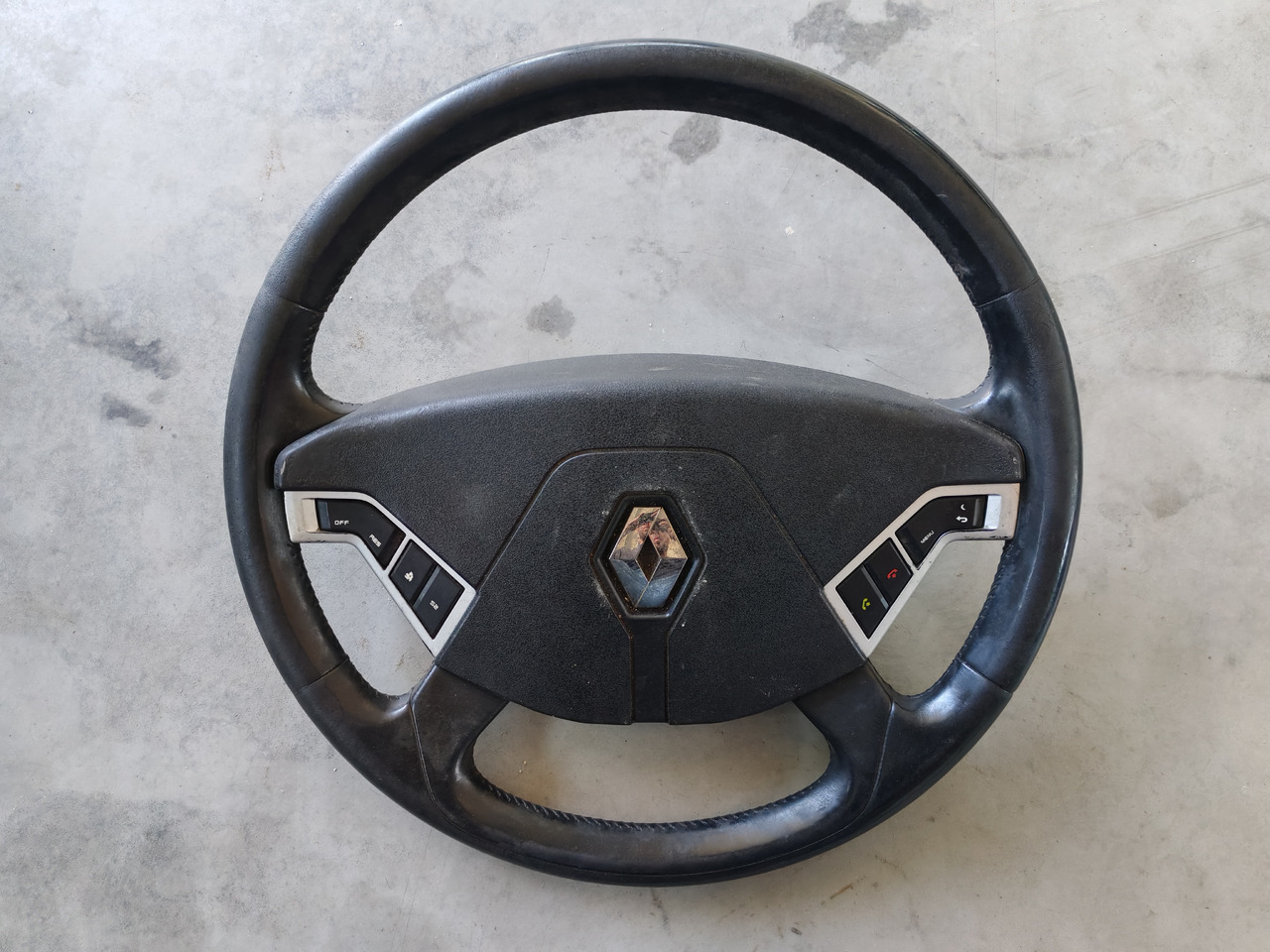 RENAULT RANGE T / STEERING WHEEL / 7484519945 - Volant: photos 1 RENAULT RANGE T / STEERING WHEEL / 7484519945 - Volant: photos 1