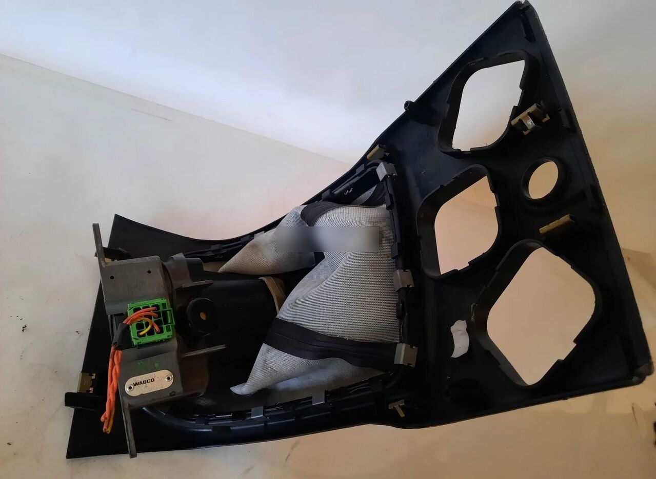 Renault Joystick lewarek zmiany biegów RENAULT MAGNUM DXI 12 Renault truck - Boîte de vitesse pour Camion: photos 4 Renault Joystick lewarek zmiany biegów RENAULT MAGNUM DXI 12 Renault truck - Boîte de vitesse pour Camion: photos 4