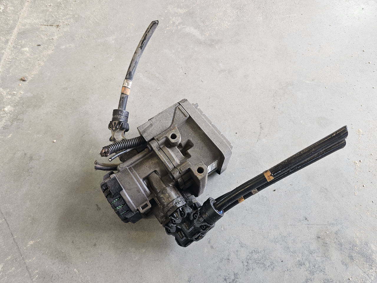 VOLVO FH FM / EBS BRAKE VALVE FRONT / 21122034 - Valve de frein: photos 4 VOLVO FH FM / EBS BRAKE VALVE FRONT / 21122034 - Valve de frein: photos 4