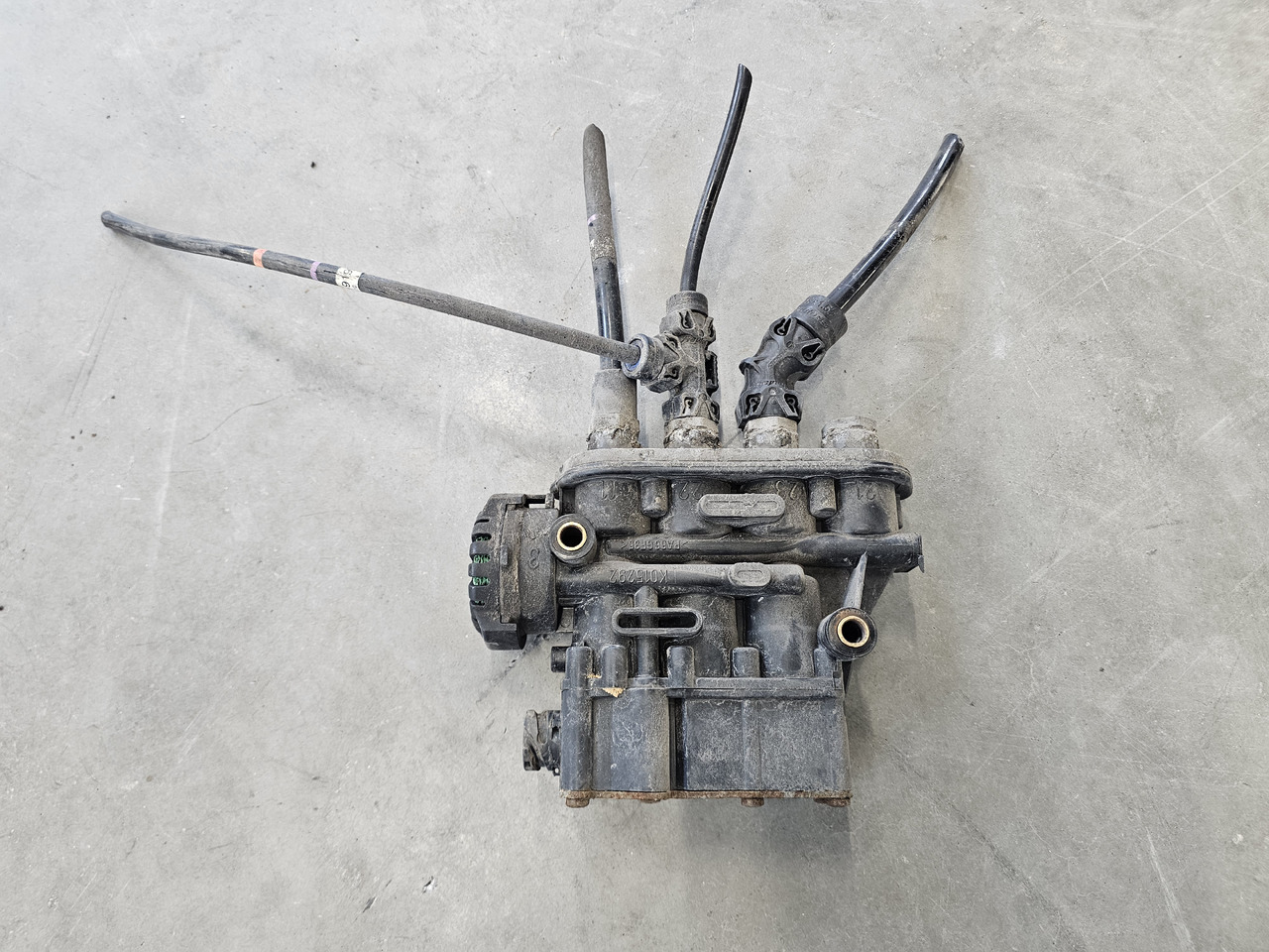 VOLVO FH FM EURO 6 / ECAS SUNSPENSION VALVE / K015292 21083657 - Valve de frein: photos 3 VOLVO FH FM EURO 6 / ECAS SUNSPENSION VALVE / K015292 21083657 - Valve de frein: photos 3