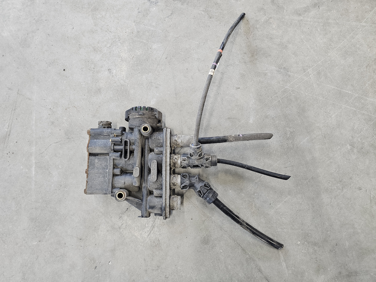 VOLVO FH FM EURO 6 / ECAS SUNSPENSION VALVE / K015292 21083657 - Valve de frein: photos 2 VOLVO FH FM EURO 6 / ECAS SUNSPENSION VALVE / K015292 21083657 - Valve de frein: photos 2