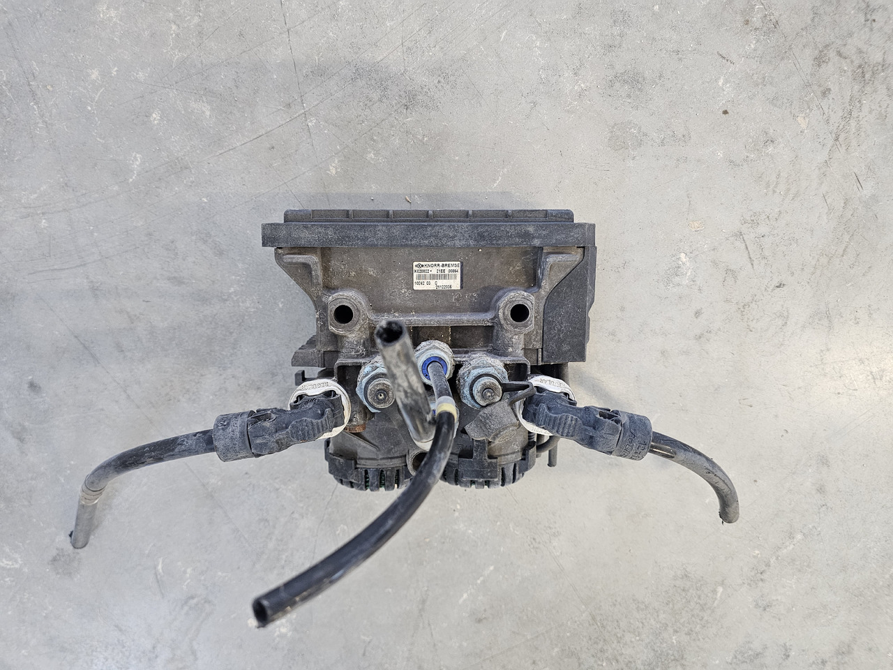 VOLVO FH FM / REAR EBS VALVE / K020022 / 21122035 - Valve de frein: photos 2 VOLVO FH FM / REAR EBS VALVE / K020022 / 21122035 - Valve de frein: photos 2