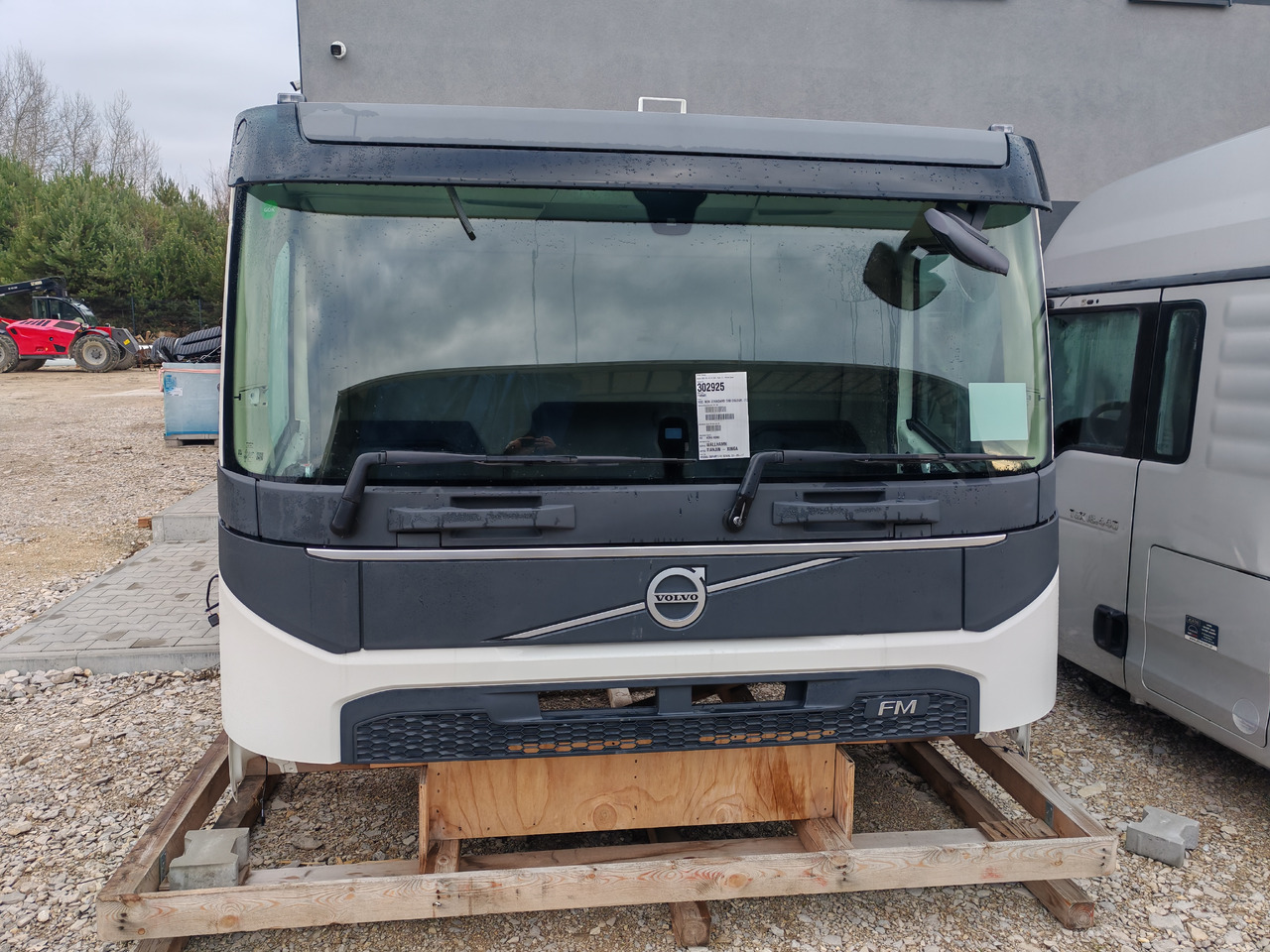 VOLVO FM5 FMX LOW DAY CAB CABINE / COLOR: 91107 / BRAND NEW - Cabine: photos 3 VOLVO FM5 FMX LOW DAY CAB CABINE / COLOR: 91107 / BRAND NEW - Cabine: photos 3