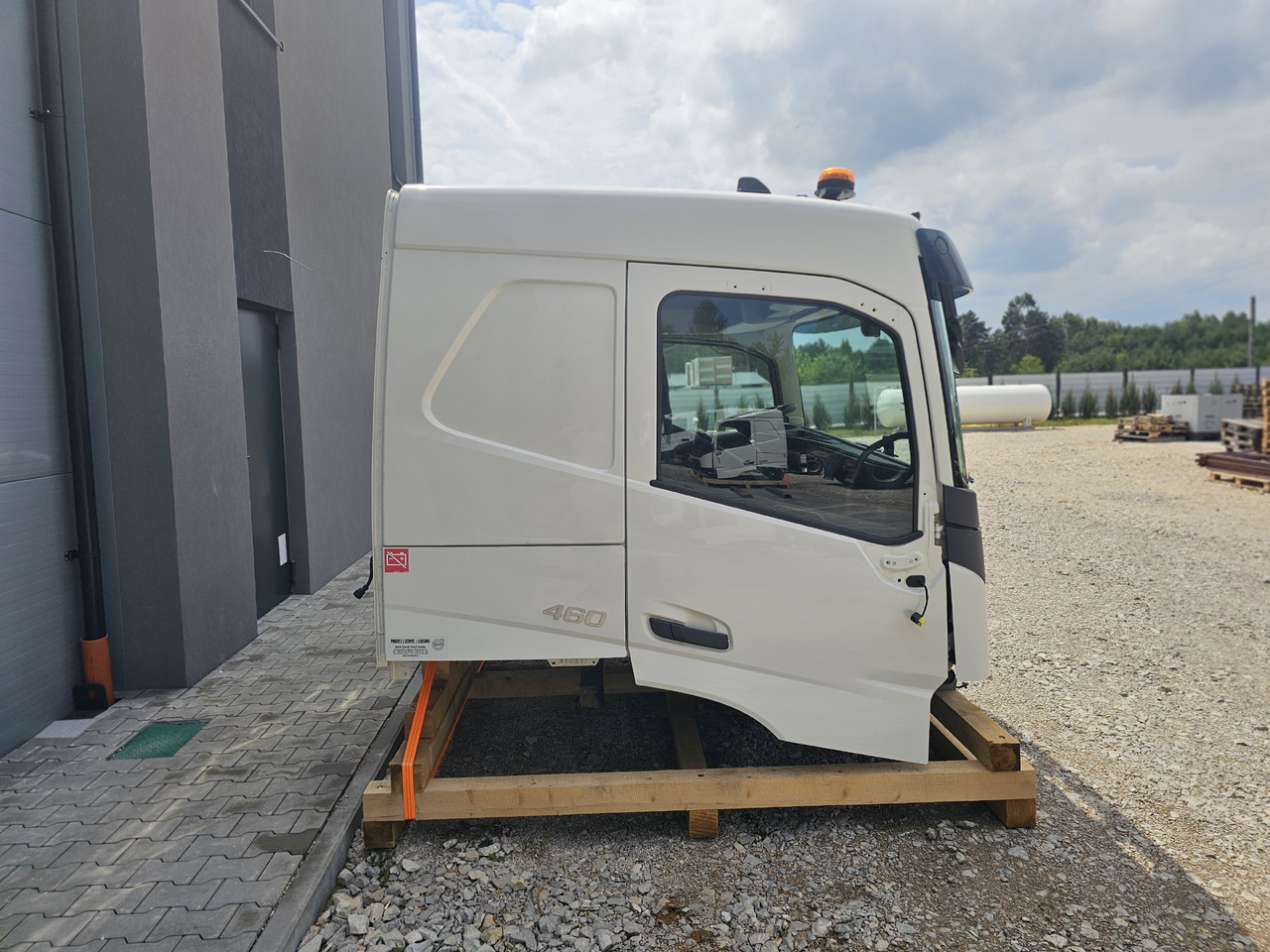 VOLVO FM5 LOW ROOF / L2 H1 / COMPLETE CAB / 2022 - Cabine: photos 4 VOLVO FM5 LOW ROOF / L2 H1 / COMPLETE CAB / 2022 - Cabine: photos 4