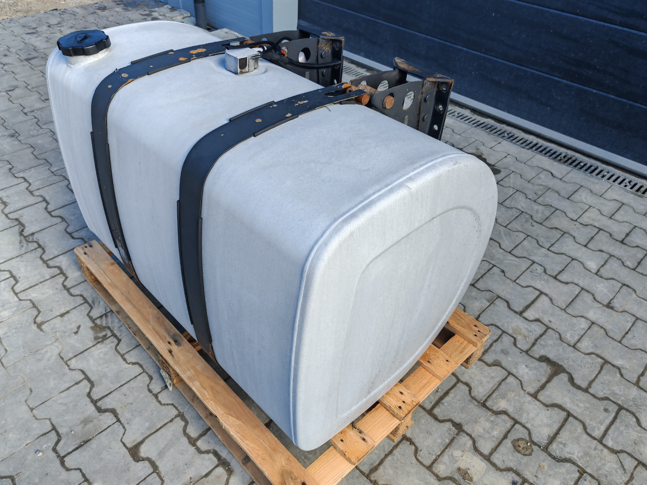 VOLVO RENAULT - Réservoir de carburant: photos 4 VOLVO RENAULT - Réservoir de carburant: photos 4