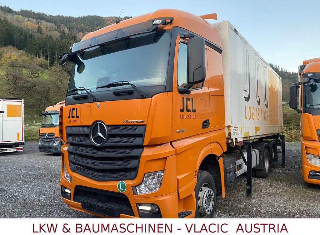 Mercedes-Benz 2545 - Camion porte-conteneur/ Caisse mobile: photos 1 Mercedes-Benz 2545 - Camion porte-conteneur/ Caisse mobile: photos 1