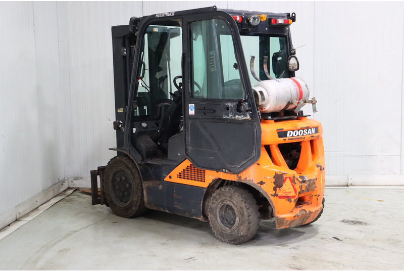 Doosan G25N-7 - Chariot élévateur à gaz: photos 5 Doosan G25N-7 - Chariot élévateur à gaz: photos 5