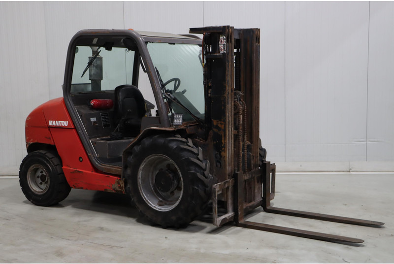 Manitou MH25-4T - Chariot élévateur diesel: photos 1 Manitou MH25-4T - Chariot élévateur diesel: photos 1